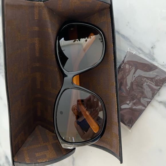 Fendi Sumglasses ✨✨ - Picture 7 of 10